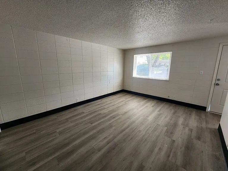896 S Curtis Rd — Photo 3