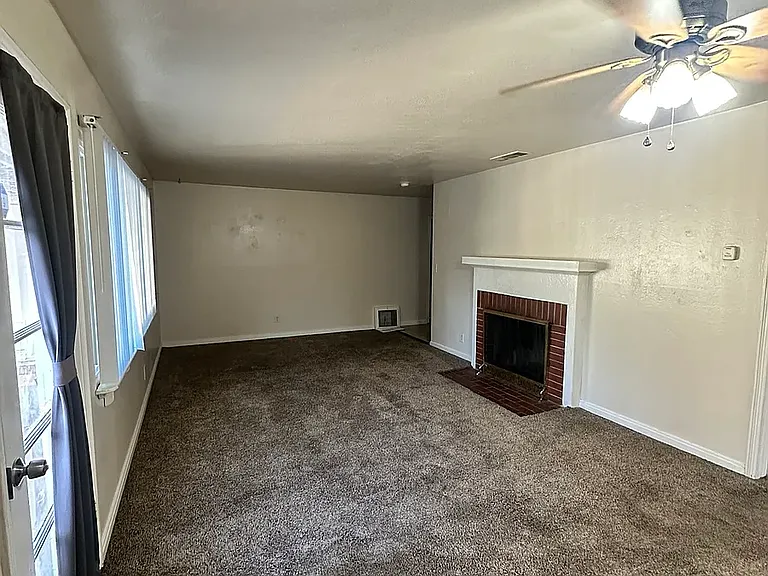 2614 E Michigan Ave — Photo 3