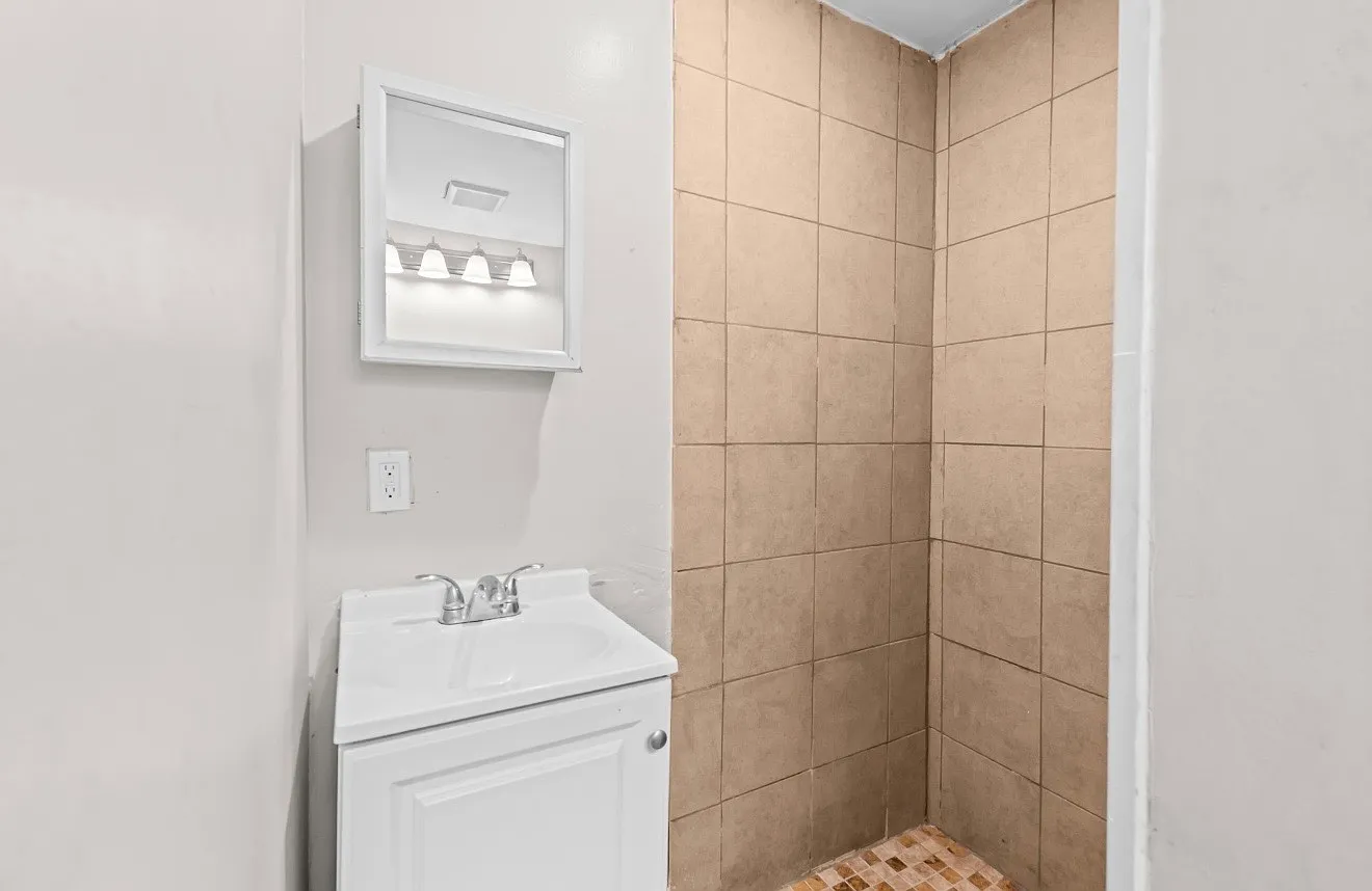 3 bed, 1345 sqft, $1,300 — Photo 4
