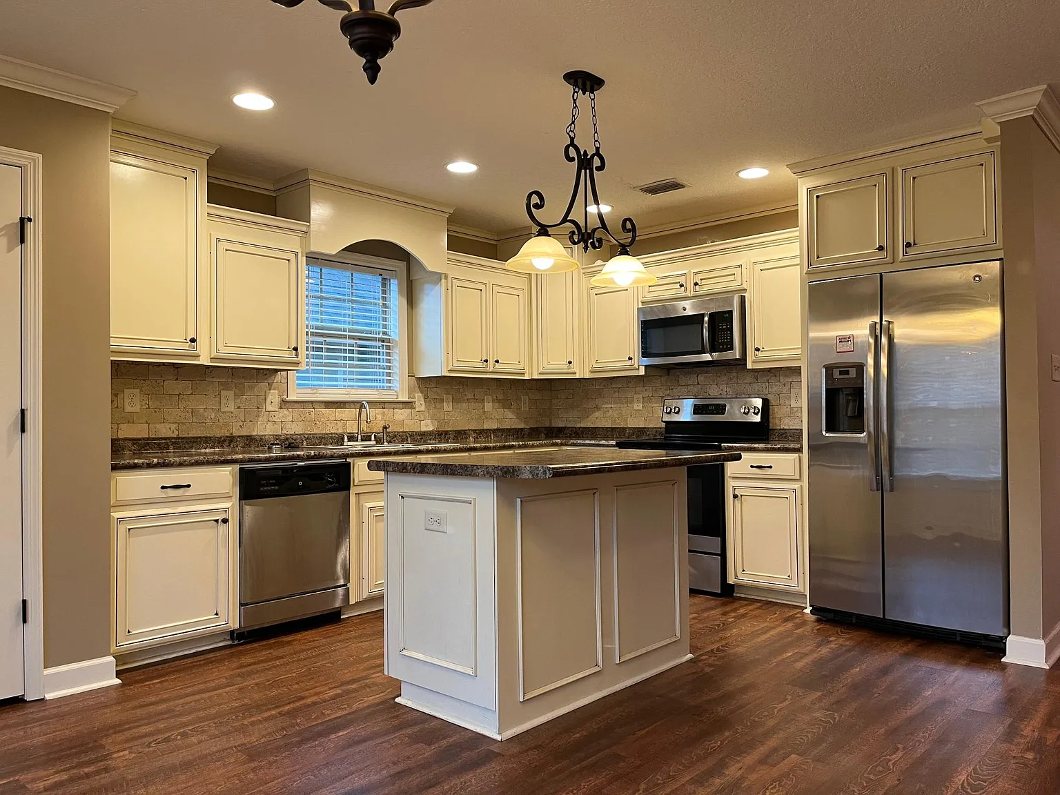 4174 Shadow Garden Dr — Photo 3