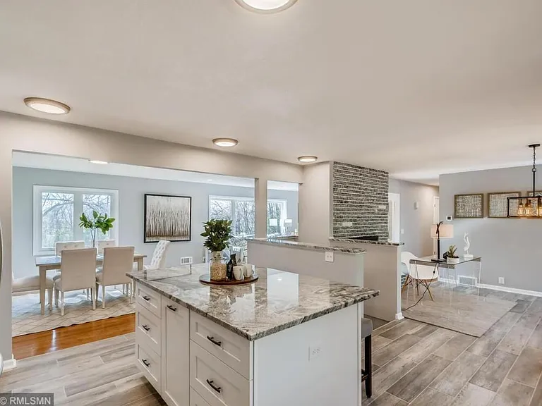 14104 Knollway Dr N — Photo 2