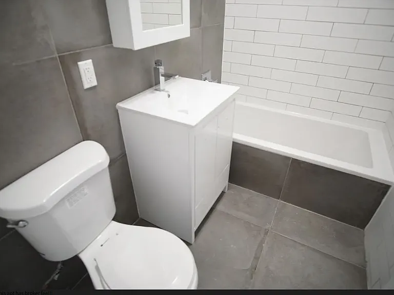 890 Madison St #2R — Photo 4