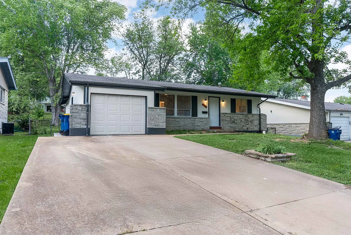 Building Photo - 2633 Garham Dr