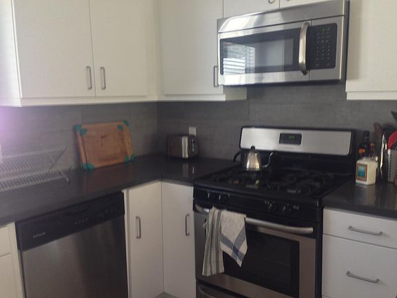 4th image of 1635 1/2 Scott Ave