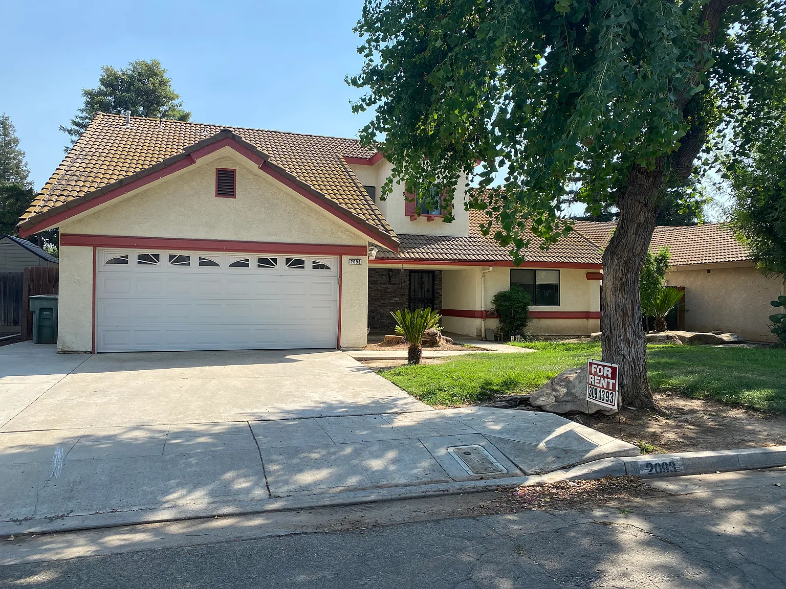 2093 E Fallbrook Ave photo 1