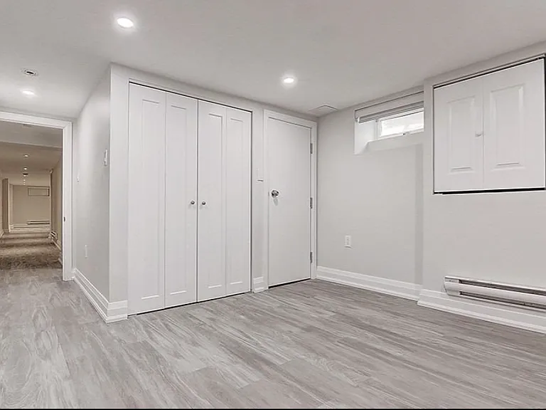 454 Markham St #LOWER — Photo 13