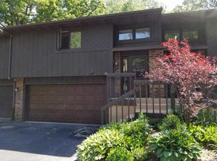 11 Hickory Hollow Dr, Madison, WI 53705
