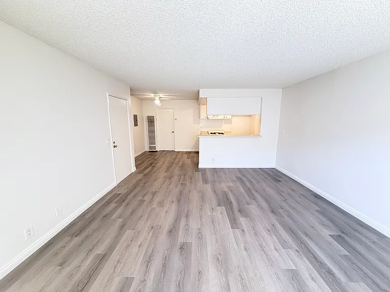 Beach Apartments — Photo 5