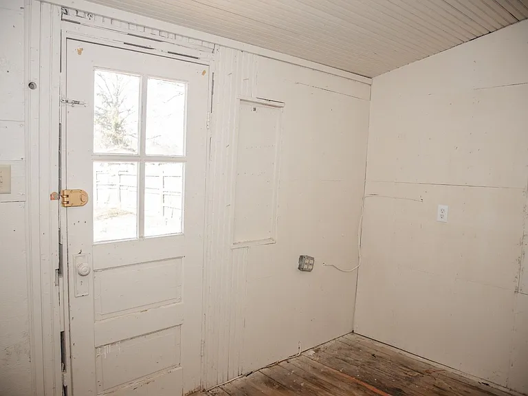 347 E High St — Photo 25