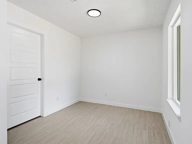 25402 Thistlewaite Ln — Photo 31