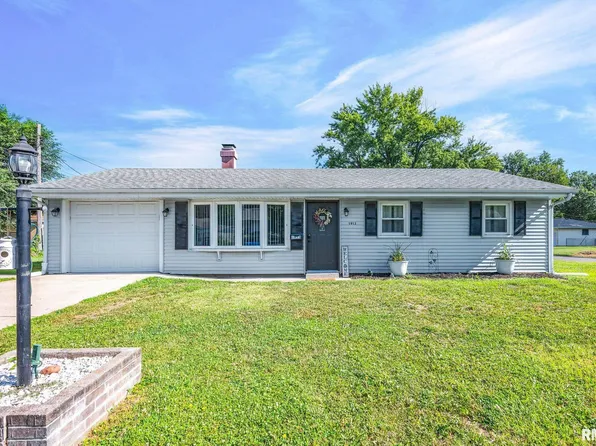 1913 State St, Pekin, IL 61554
