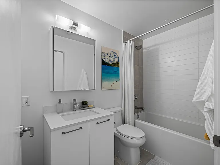 101 Roehampton Ave — Photo 84