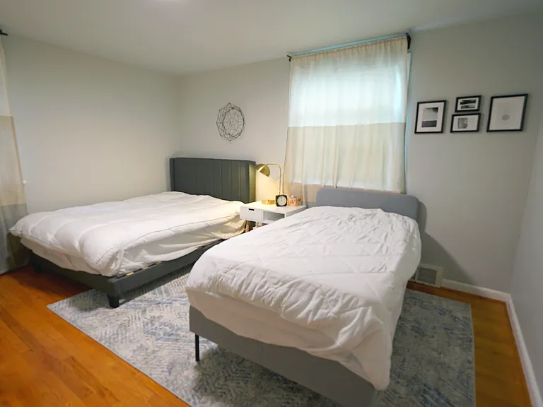 4606 NE 54th St — Photo 37