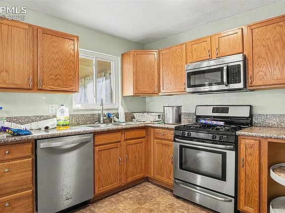 5th image of 527 Syracuse St