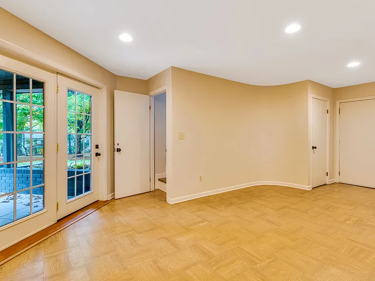 201 S Palisades Dr — Photo 21