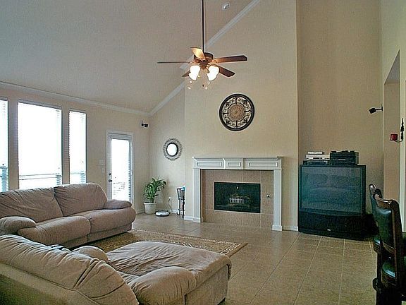 3rd image of 409 Doyle Dr