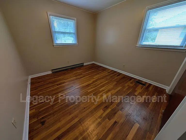 2202 Maywood St — Photo 14