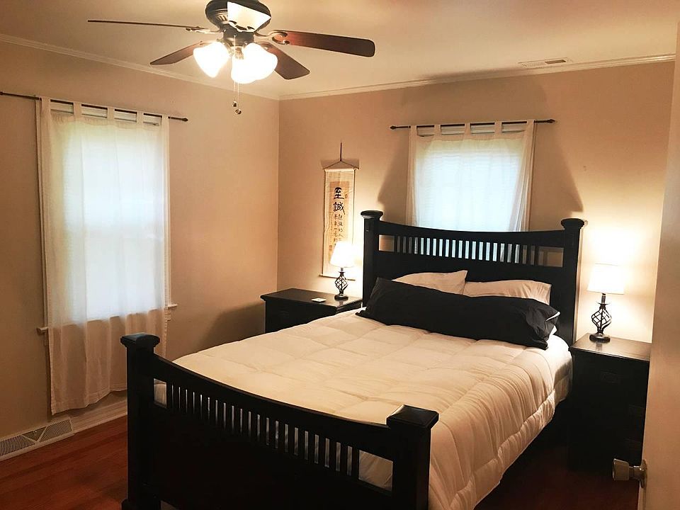 Master Bedroom with Queen Size Memory Foam Mattress 