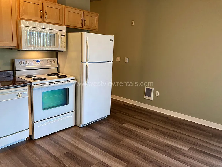 200 E Maple St — Photo 48