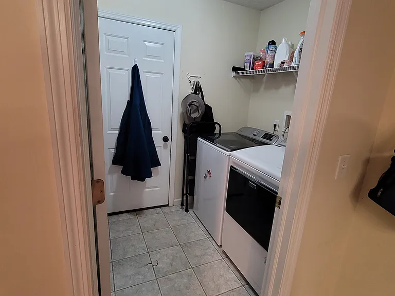 335 Thompson Dr — Photo 46