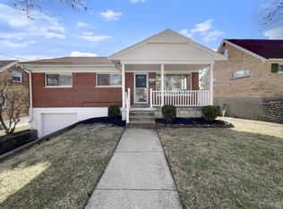 3325 Robinet Dr, Cincinnati, OH 45238