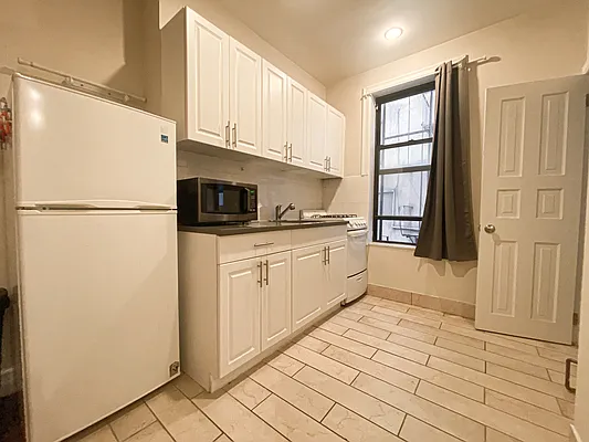 Rented by Sidewalk Realty LLC | media 10