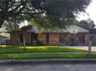 2 Sunnybrook St, Angleton, TX 77515