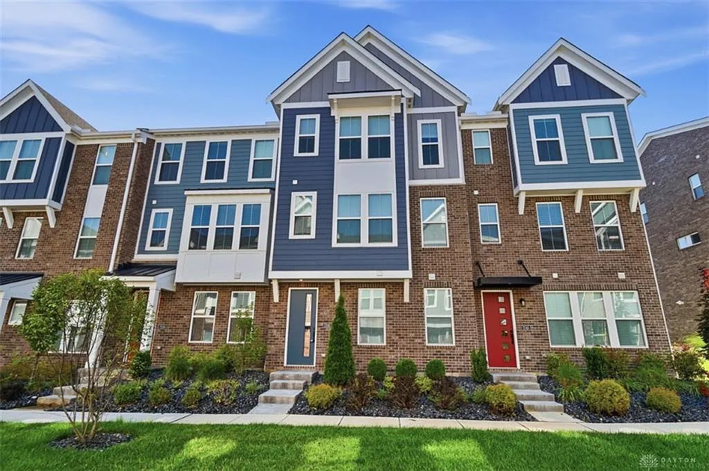 4 bed, 3.5 bath, 2196 sqft, $3,395 — Photo 2