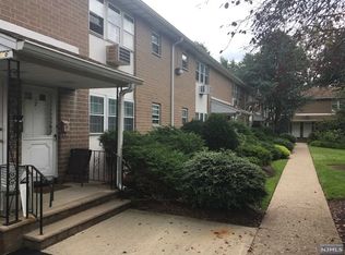 152 Diamond Bridge Ave #8, Hawthorne, NJ 07506
