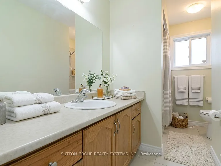 19 Lorraine Dr — Photo 8