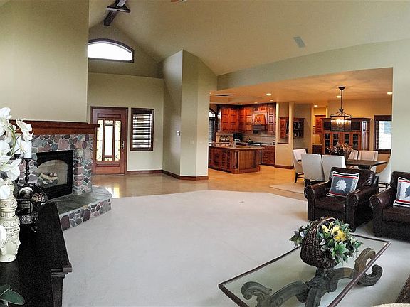 3rd image of 4102 Blue Heron Ln