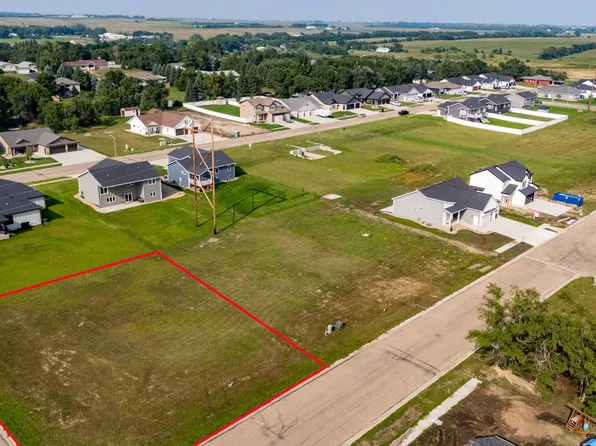 5210 Holmes Dr, Bismarck, ND 58504