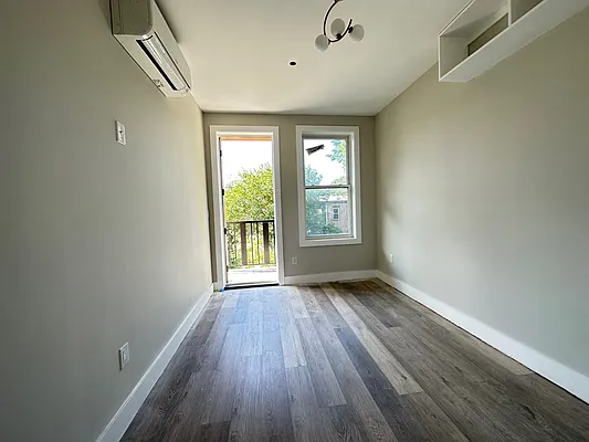 Rented by Dream Space Realty | media 18