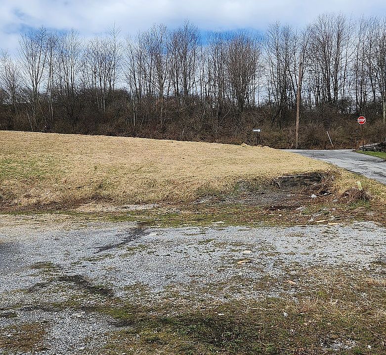 2nd image of 401 Main St