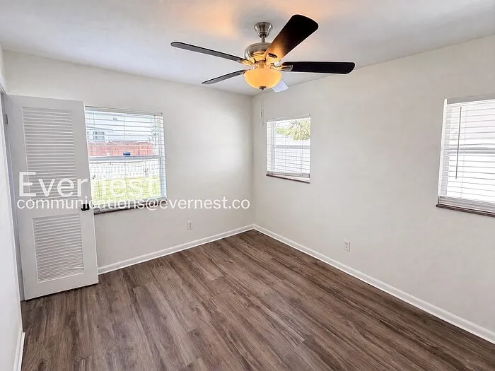 1915 W Orient St — Photo 17