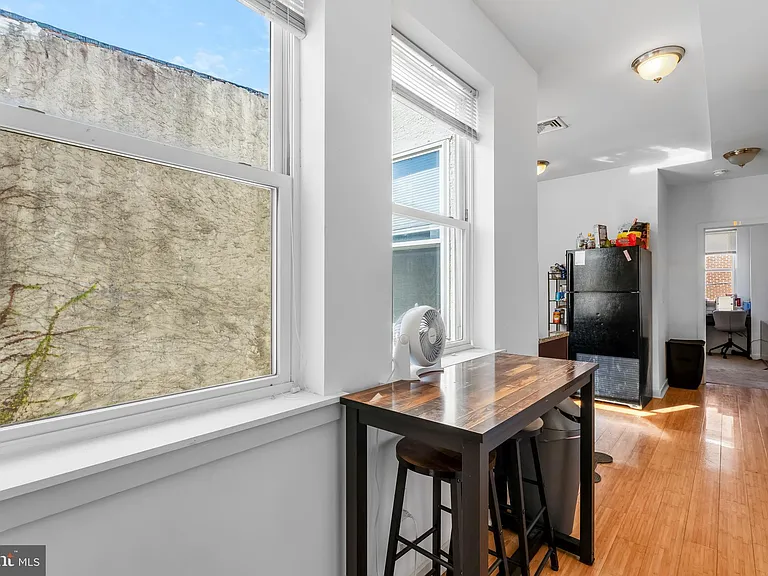 1724 Monument St #B — Photo 4