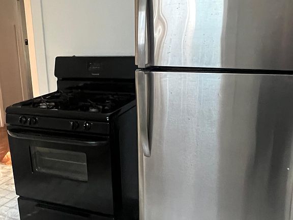 5th image of 144 W Winspear Ave