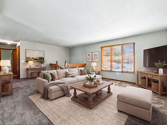 4th image of 2621 Emerald Ln