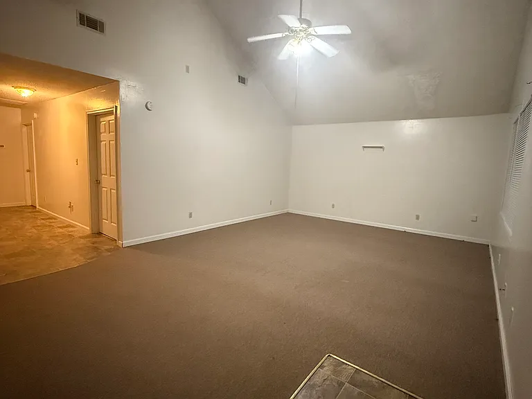 Log Cabin Cir — Photo 5