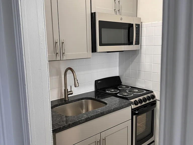 103 Maplewood Ave #1 — Photo 1