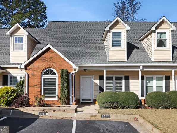 1010 Sasha Ln, Roswell, GA 30075