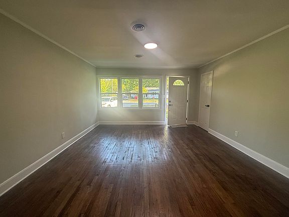 4th image of 311 Lee St