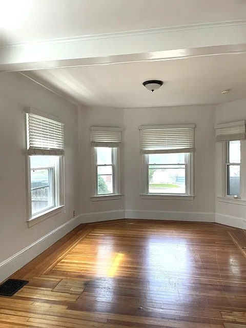 4 bed, 1630 sqft, $3,200 — Photo 4