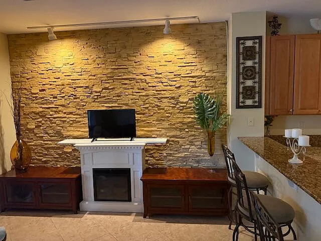 2 bed, 2.5 bath, 1627 sqft, $2,195 — Photo 3