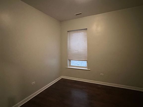3rd image of 702-704 E 50th Pl #704-102