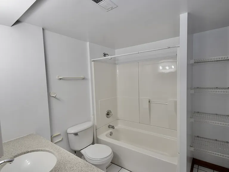 3828 N Clark St #1F — Photo 11