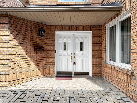 4th image of 47 Edenbridge Dr