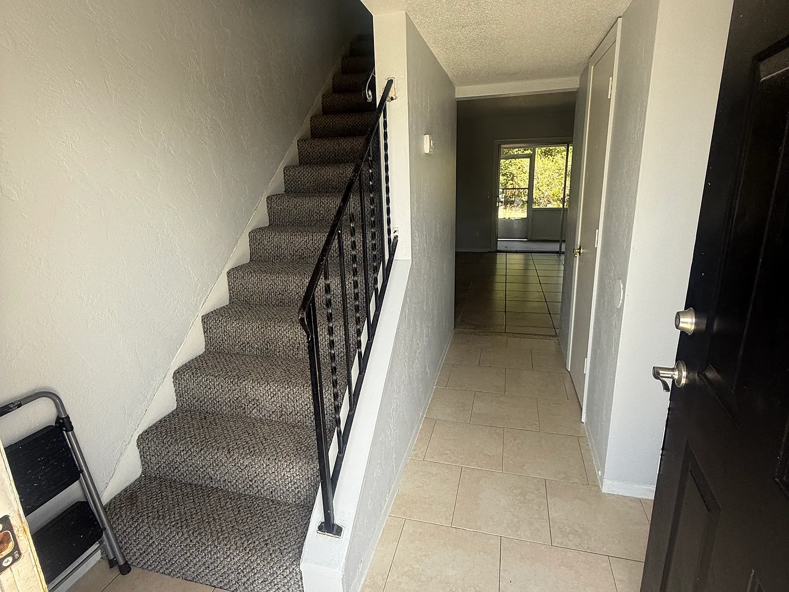 2 bed, 1.5 bath, 950 sqft, $1,600 — Photo 2