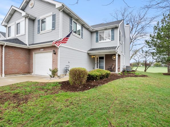 220 Sierra Pass Dr #3, Schaumburg, IL 60194