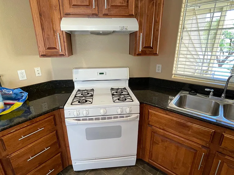 4725 Portola Vista Ave — Photo 8